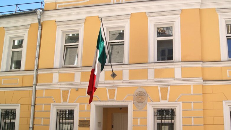 В Мексике работают над решением проблемы с отказами на украинском языке в визах россиянам