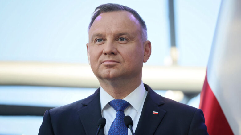 Президент Польши серьезно травмировал руку при работе по дому