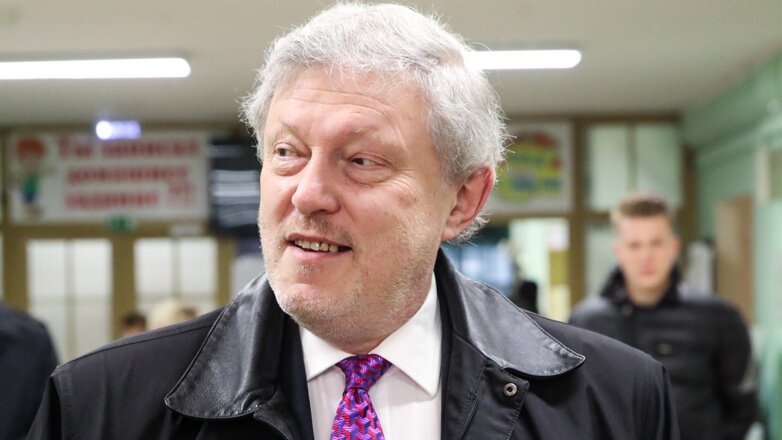 Явлинский опроверг сообщения о своем отъезде цитатой Высоцкого