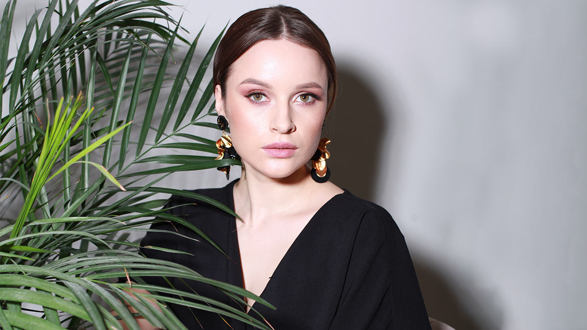 V-образный вырез