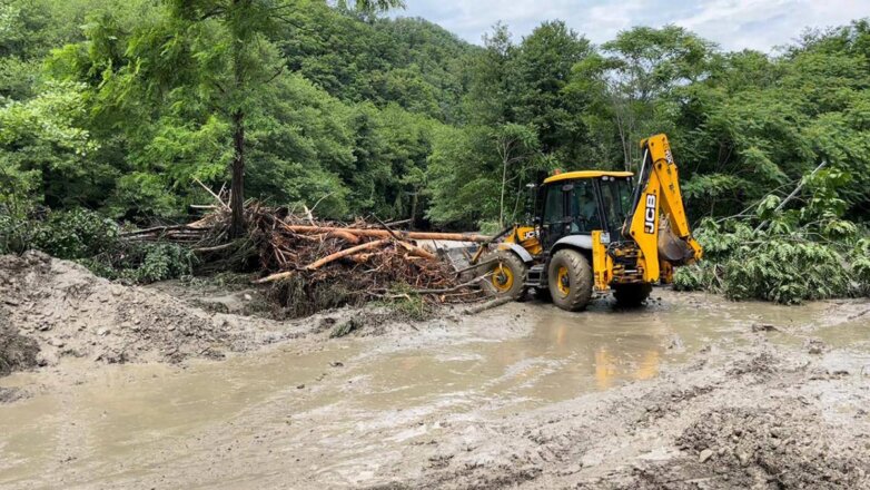 Движение на автотрассах в Сочи восстановили после ливней