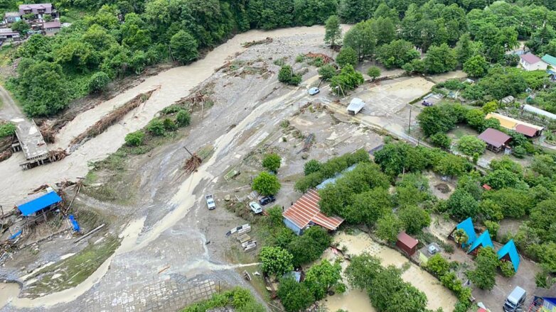 В Сочи подтоплено 50 домов, в море унесло 3 детей
