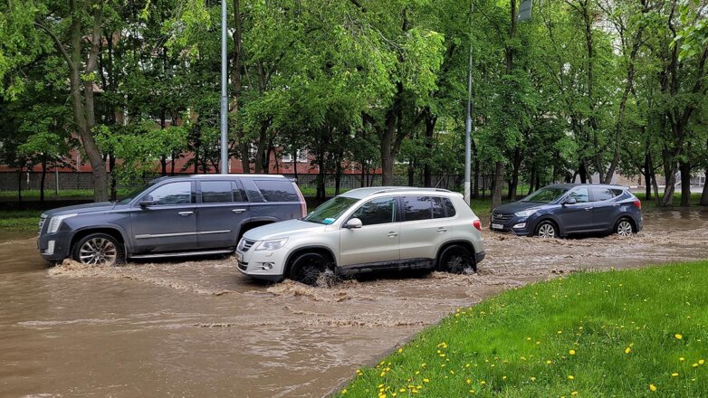 Более 20% месячной нормы осадков выпало в Москве менее чем за час