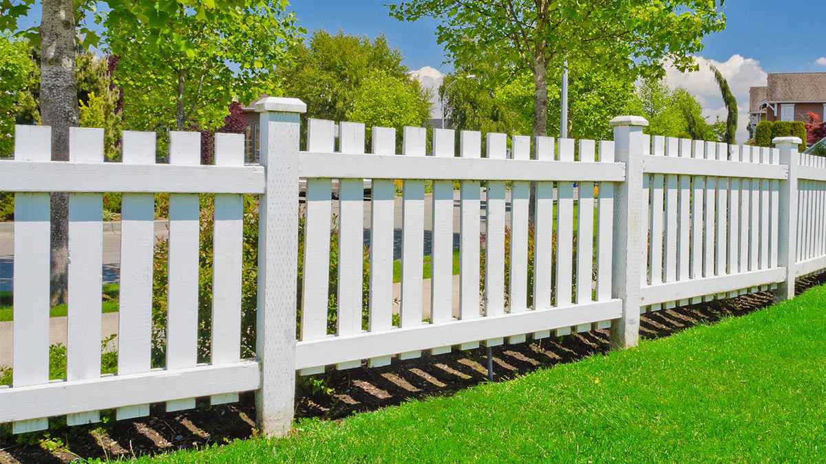 Забор из евроштакетника для палисадника