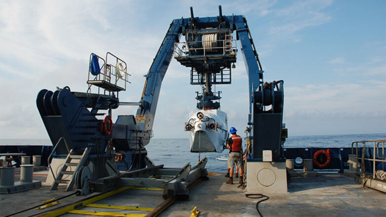 На дне Атлантического океана обнаружили загадочные отверстия
