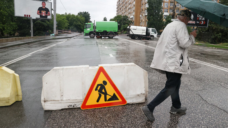 В Симферополе восстановили разрушенный потопом мост
