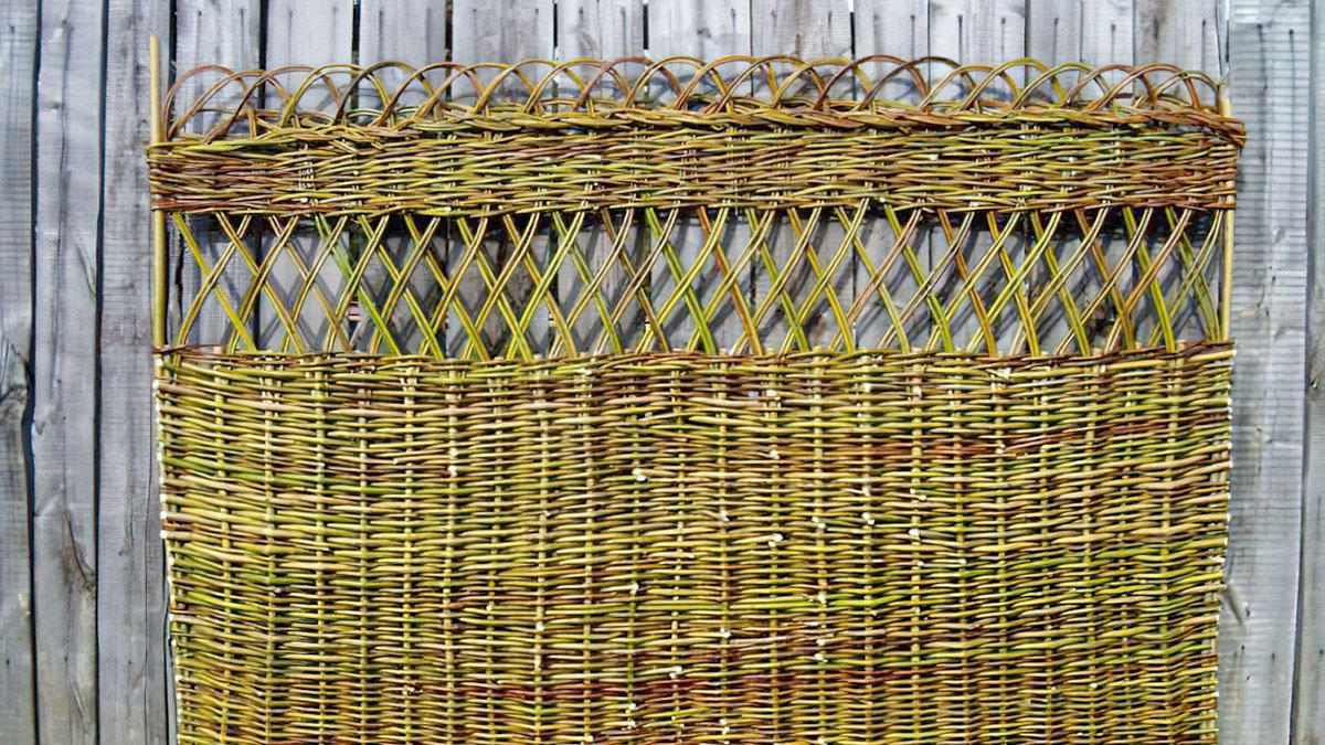 Идеи плетеного забора для дачи