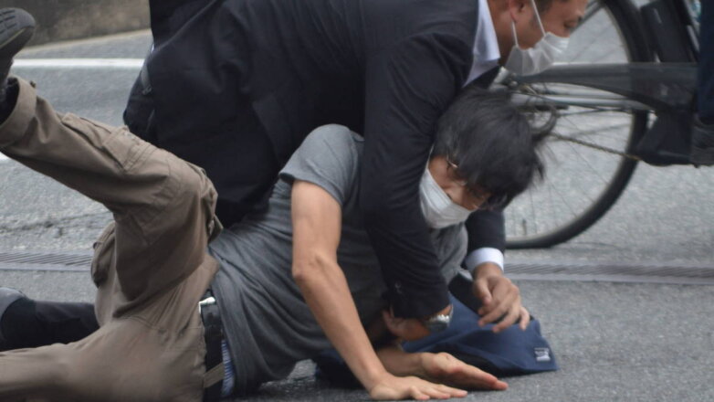 Стрелявшему в Синдзо Абэ предъявили обвинение в убийстве