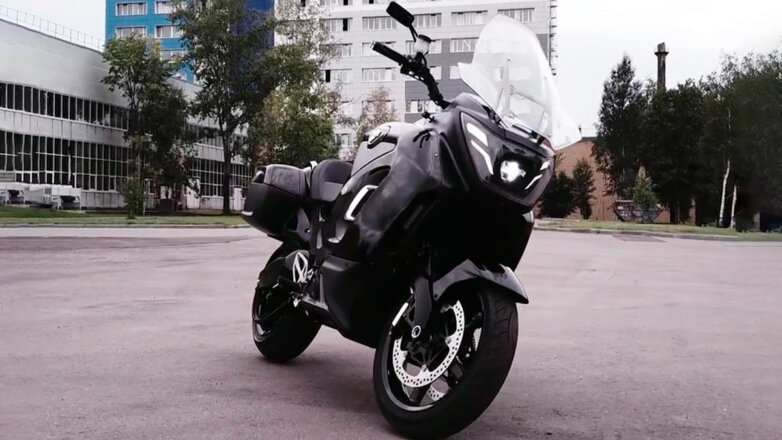 Компания Aurus показала прототип российского электрического мотоцикла Merlon