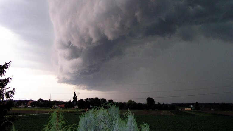 Крым накроют грозы и ливни с градом и сильным ветром