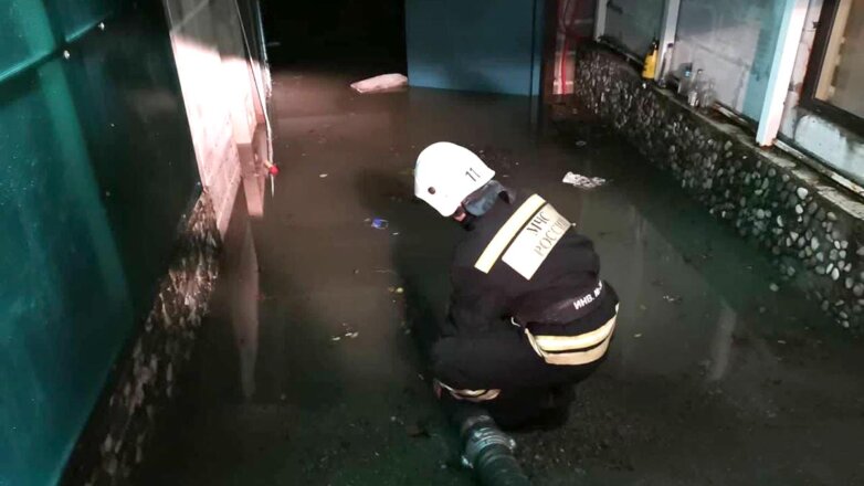 Из-за непогоды в 4 районах Сочи подтопило придомовые территории