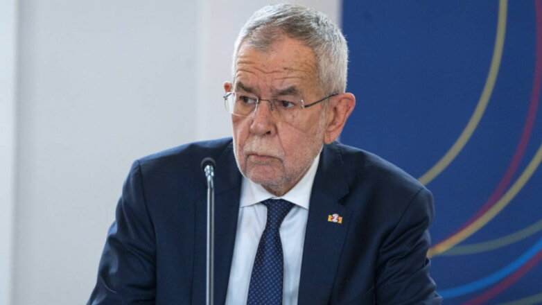 Президент Австрии получил легкое сотрясение мозга во время горного похода