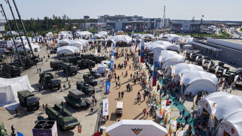 На форуме "Армия-2022" подписали контракты на 500 миллиардов рублей