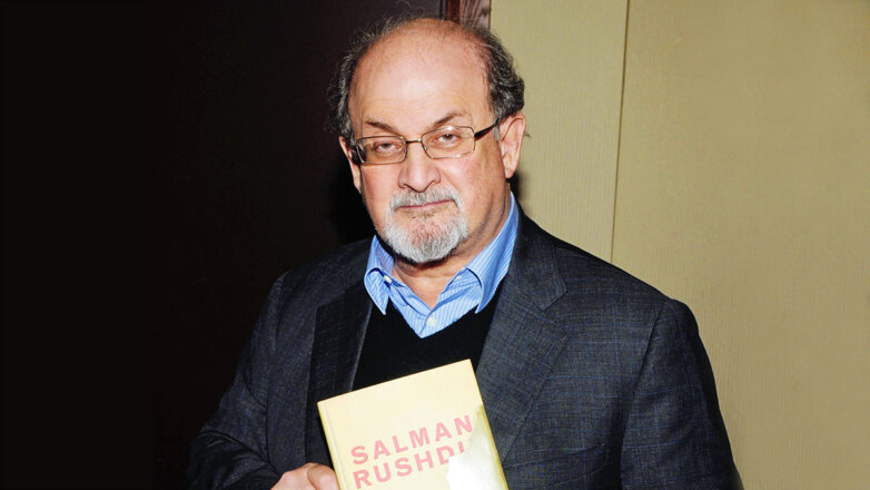 The Guardian: лидер Ирана поддерживал нападение на писателя Рушди