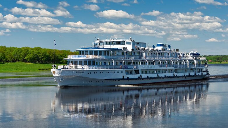 Пять уникальных круизов по рекам и озерам России