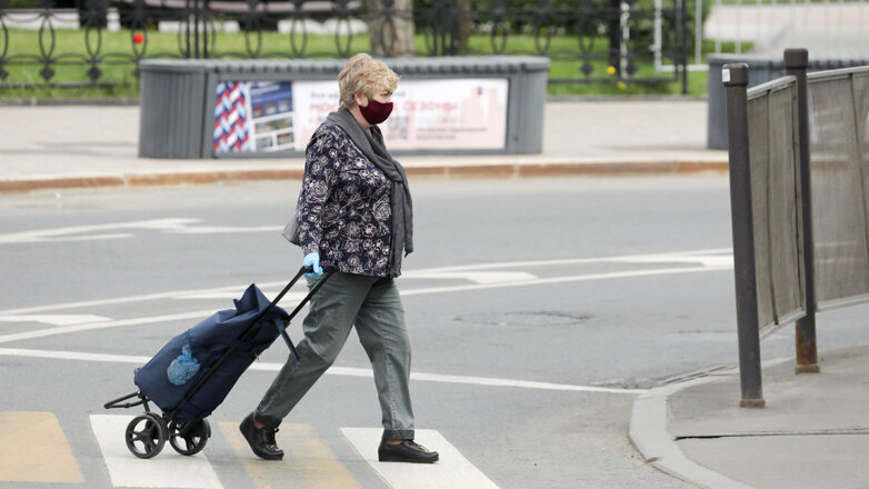 Людям из групп риска рекомендовали носить маски