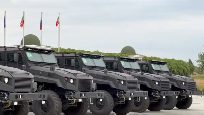 На "Армии-2022" показали созданный с учетом опыта спецоперации броневик "Ахмат"