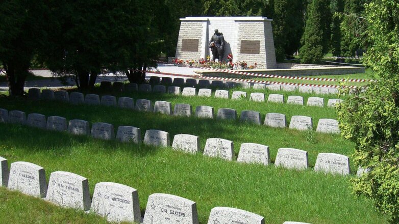 СМИ: демонтаж советских памятников в Эстонии готовят в закрытом режиме