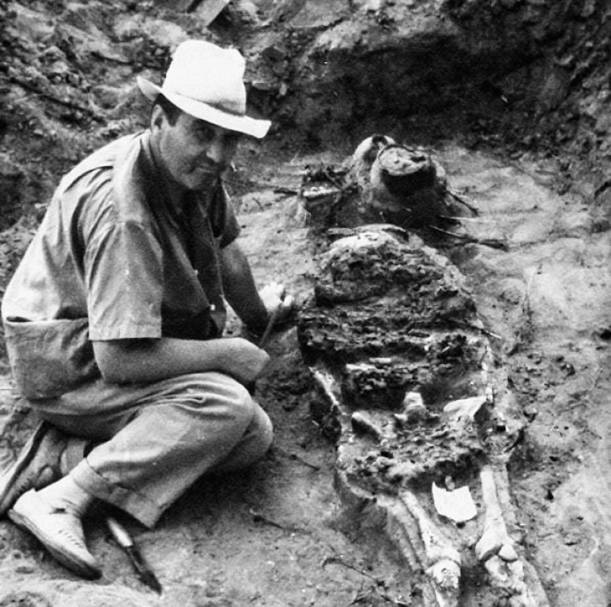 Лев Гумилев на раскопках