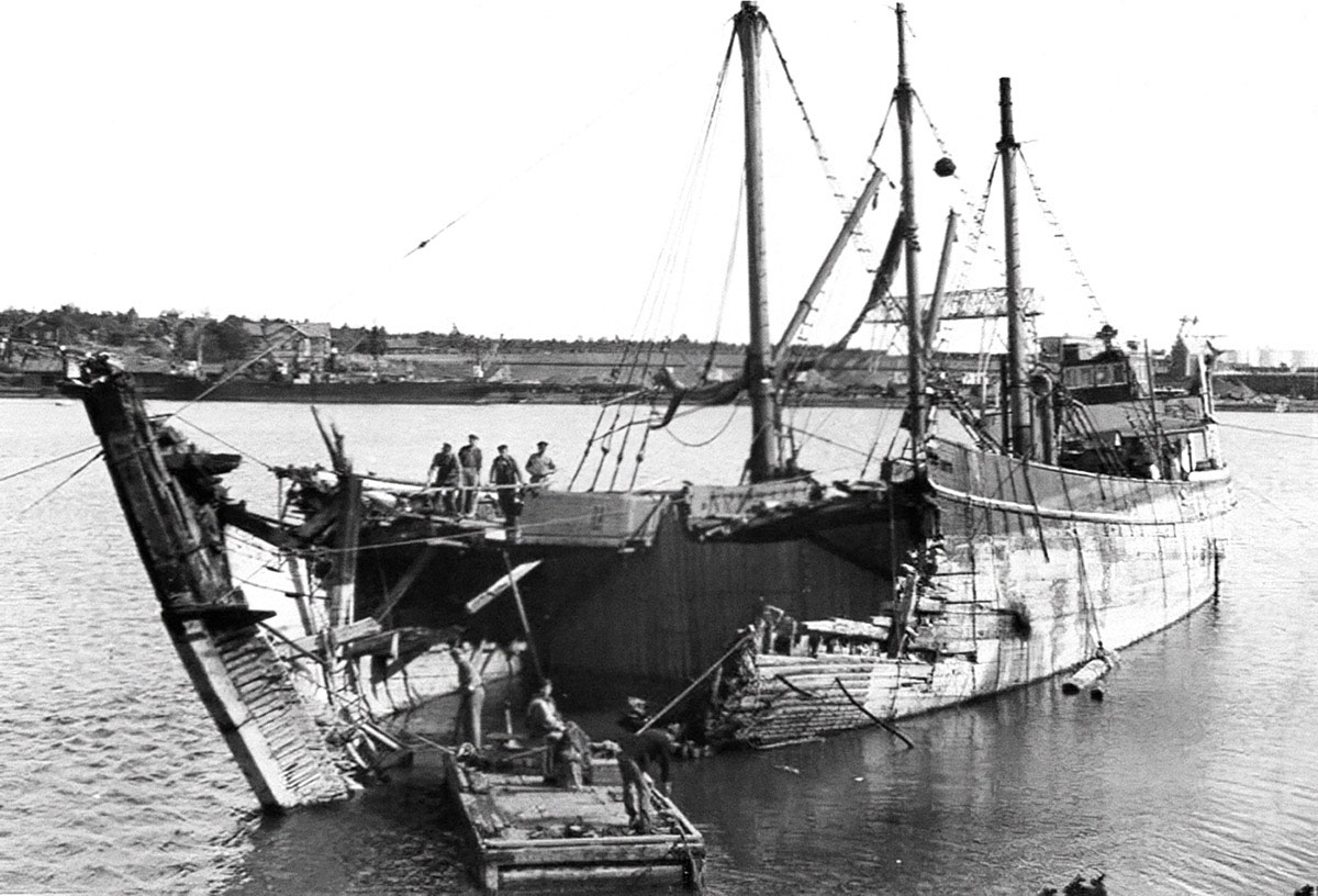 Повреждения немецкой шхуны "Фидес", торпедированной "Щ-406" на Балтике