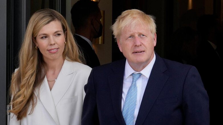 Борис Джонсон поблагодарил в прощальной речи собаку, упомянул кошку, но забыл про жену