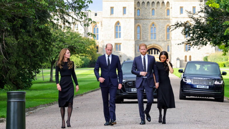 Принцы Уильям и Гарри вместе появились на публике впервые с 2020 года