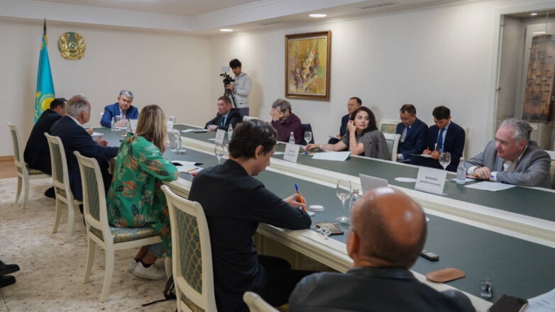 "Казахстан справится": в Москве эксперты обсудили послание Токаева народу Казахстана