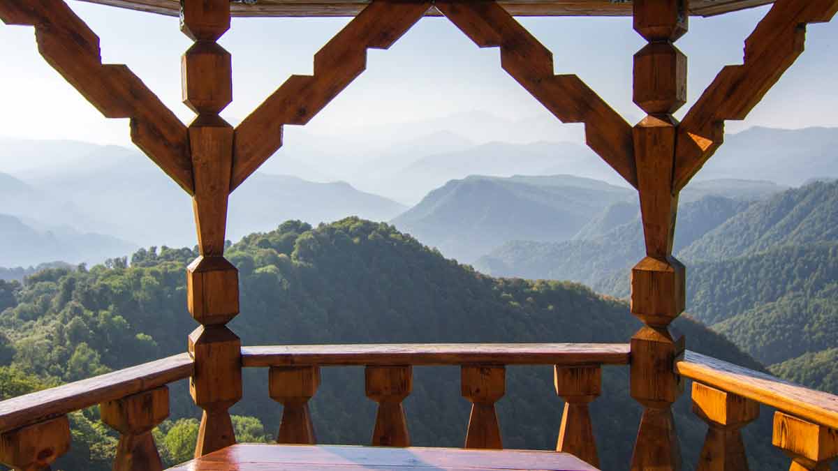 Куда в России стоит отправиться в октябре