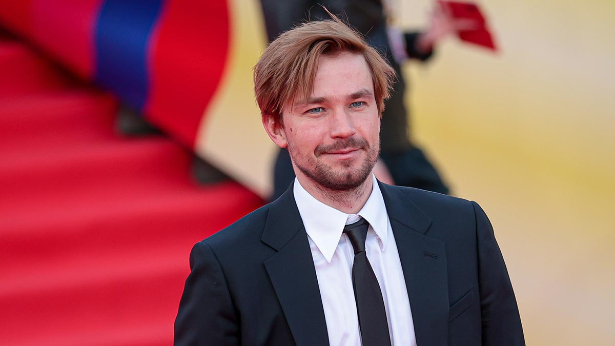 Актер Александр Петров