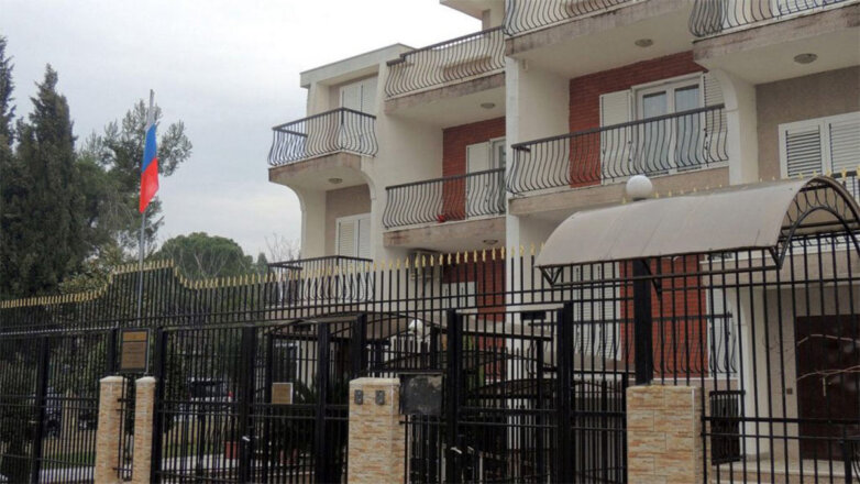 В Черногории приостановил работу консульский отдел посольства РФ