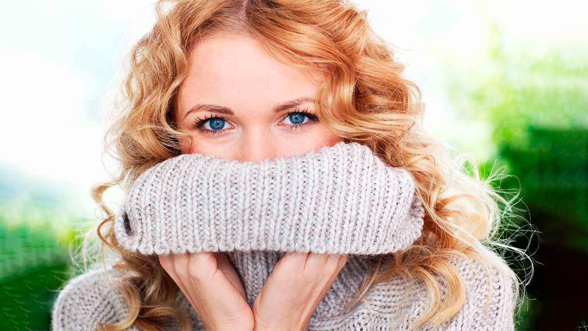 С высоким воротом