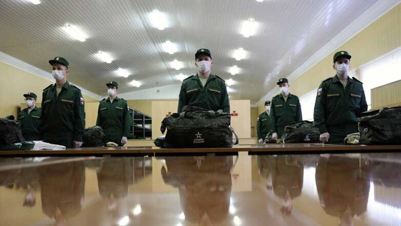 В Кремле объяснили решение о переносе призыва перегрузкой военкоматов