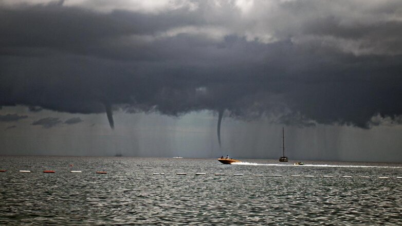 Штормовое предупреждение объявлено в Сочи из-за угрозы смерчей
