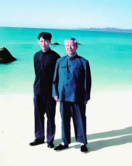 Си Цзиньпин и его отец Си Чжунсюнь
