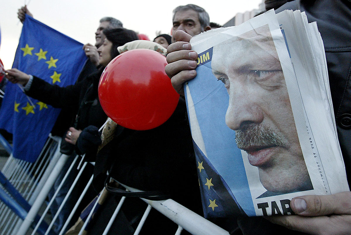 Сторонники Эрдогана на митинге 