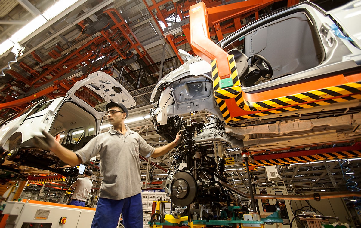 Рабочий на автомобильном заводе Ford в Турции