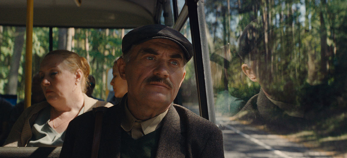 Кадр из фильма "Далекие близкие"