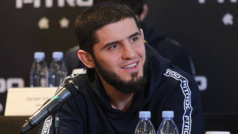 Ислам Махачев в третий раз защитил чемпионский титул UFC