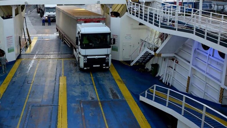 Очередь на Керченскую переправу уменьшилась до 600 грузовиков