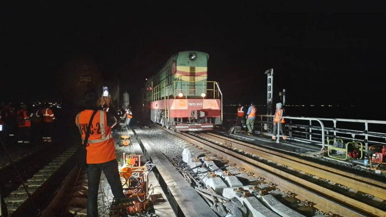 Первый тестовый поезд успешно прошел по Крымскому мосту