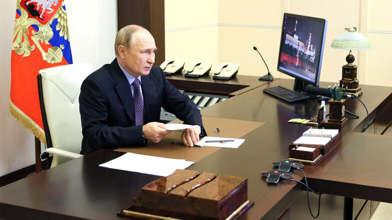 Путин попросил ускорить работу по определению единого статуса многодетной семьи в России