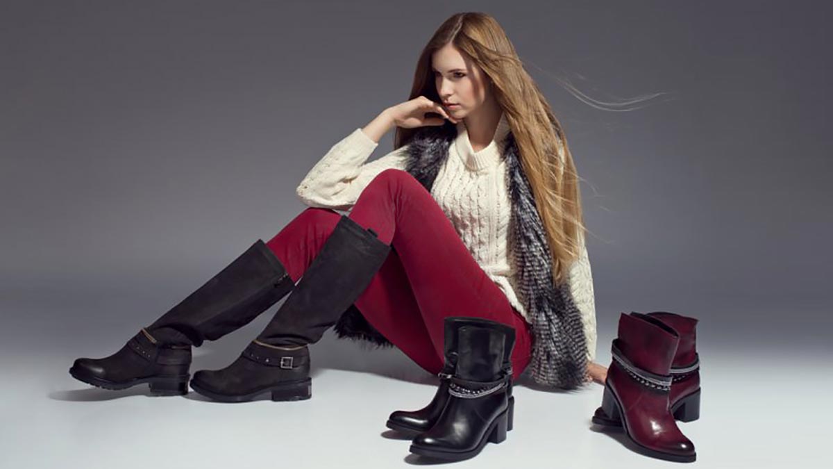 С чем осенью-2022 носить высокие сапоги