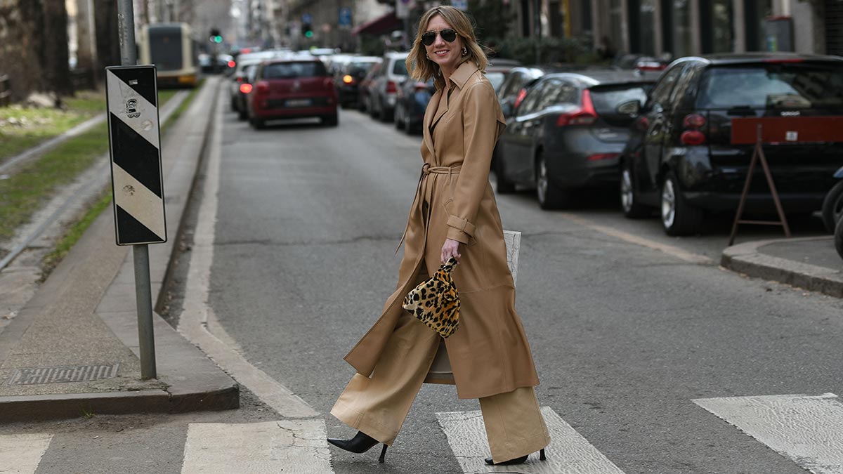 С чем осенью-2022 носить высокие сапоги