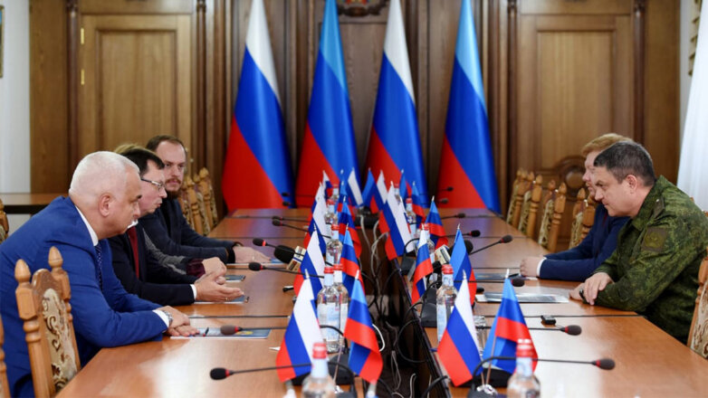 НИУ ВШЭ станет экспертным центром для вузов ЛНР в сфере образования и науки