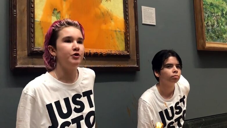 Облившим супом картину Ван Гога "Подсолнухи" активистам предъявили обвинение