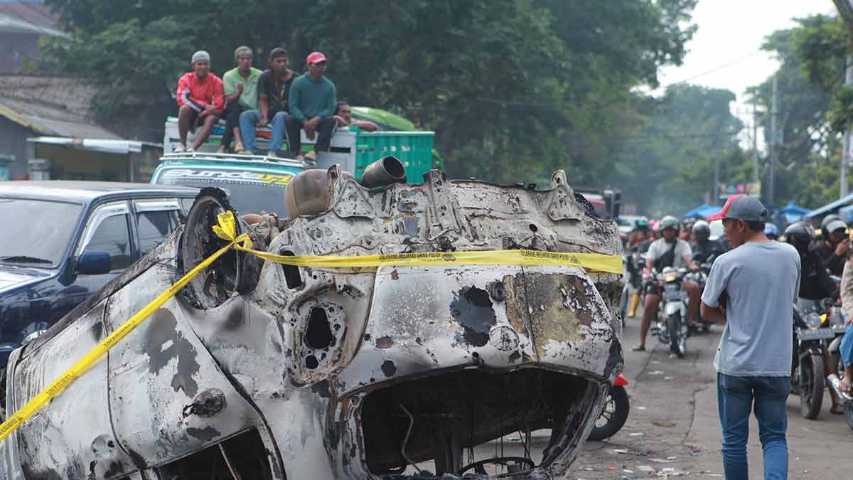 Число погибших на стадионе в Индонезии увеличилось