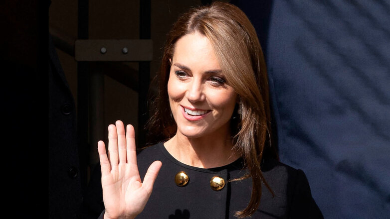 Кейт Миддлтон появилась на публике после операции и слухов об исчезновении