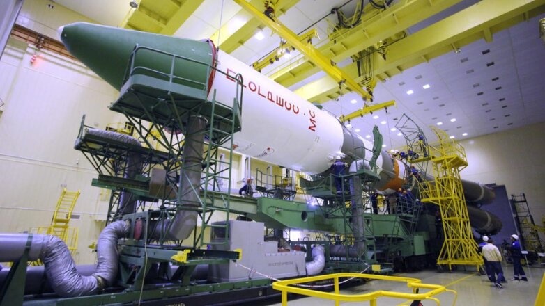 На Байконуре начали готовить к пуску ракету с кораблем "Прогресс МС-21"