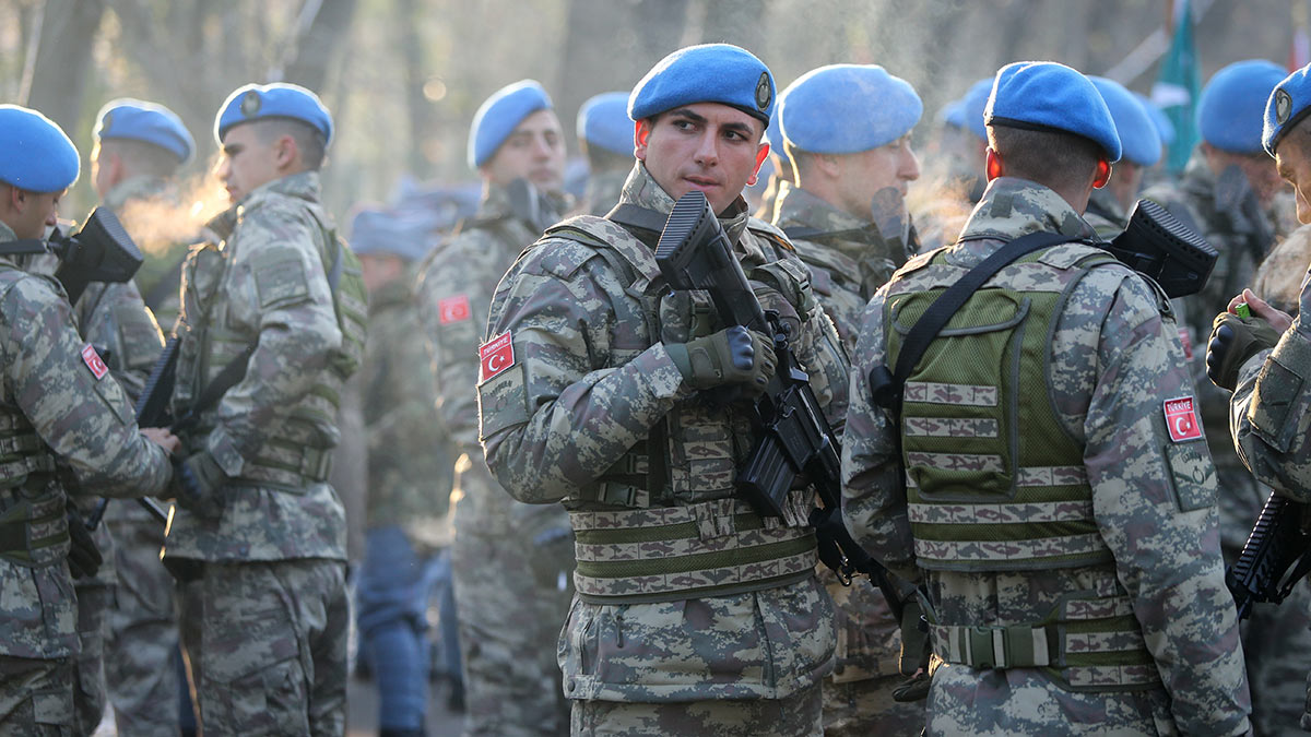 Турецкие солдаты с автоматами MPT 76 под патрон 7,62х51 НАТО