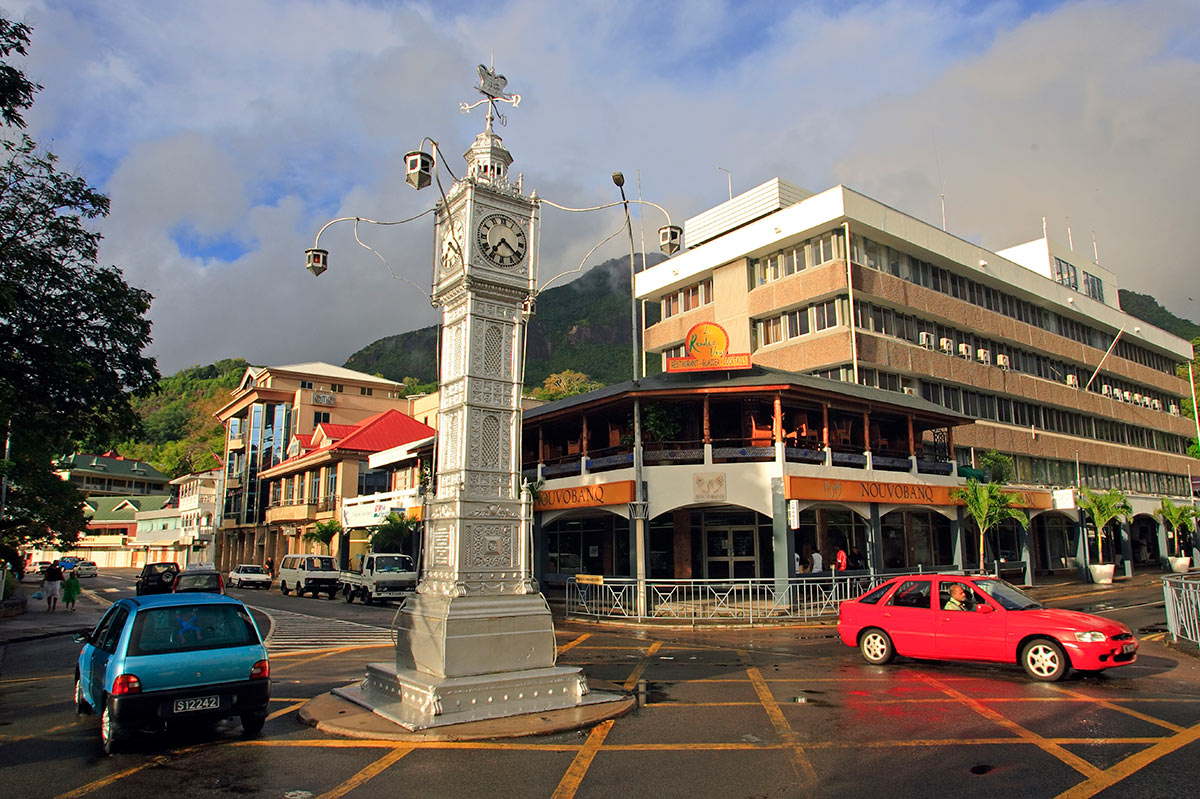 Миниатюрная копия лондонского Биг-Бена в городе Виктория на Сейшелах